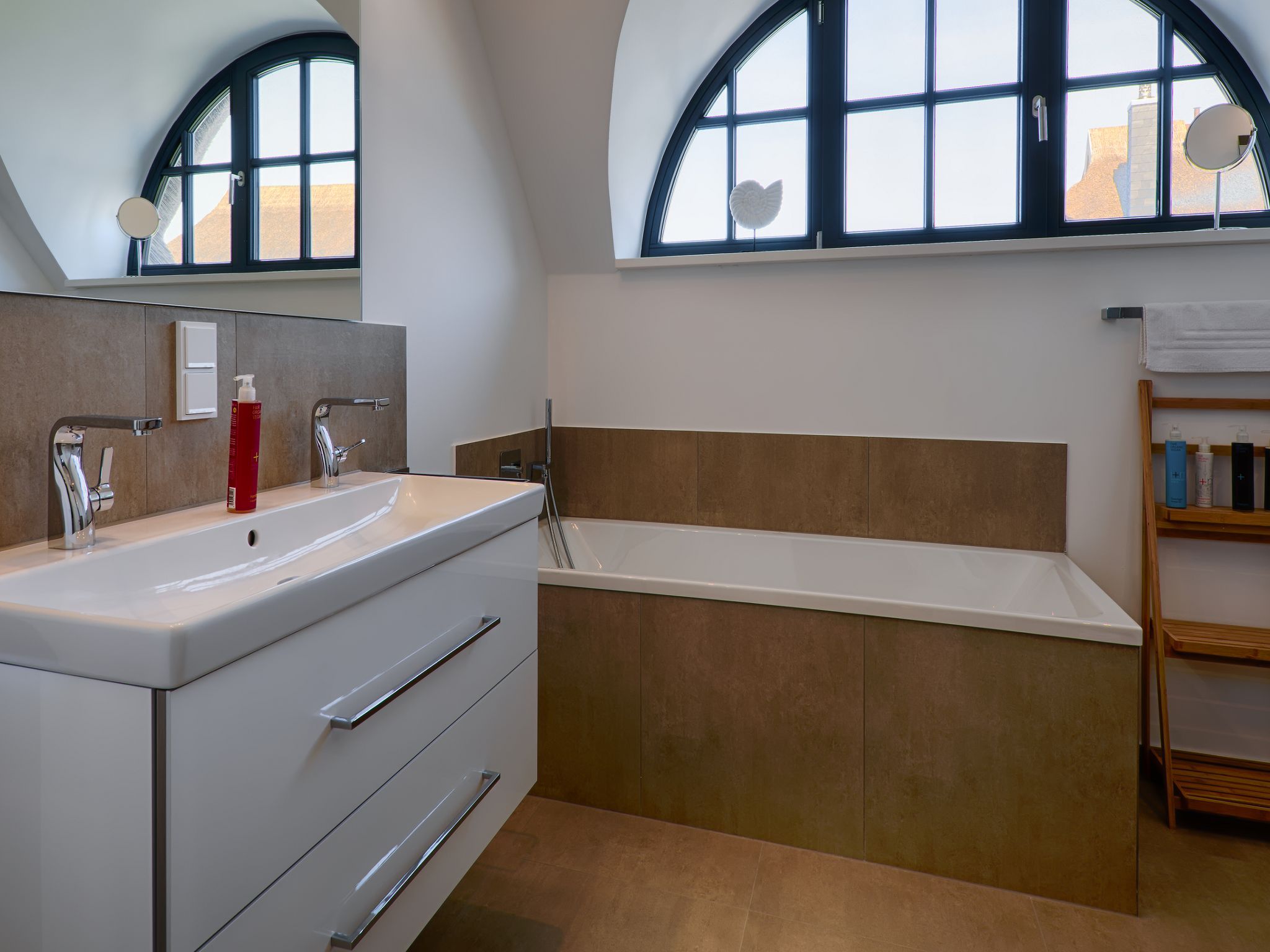 Premium Reetdachvilla mit 3 Schlafzimmern, Sauna und Kamin (F19) - Badezimmer