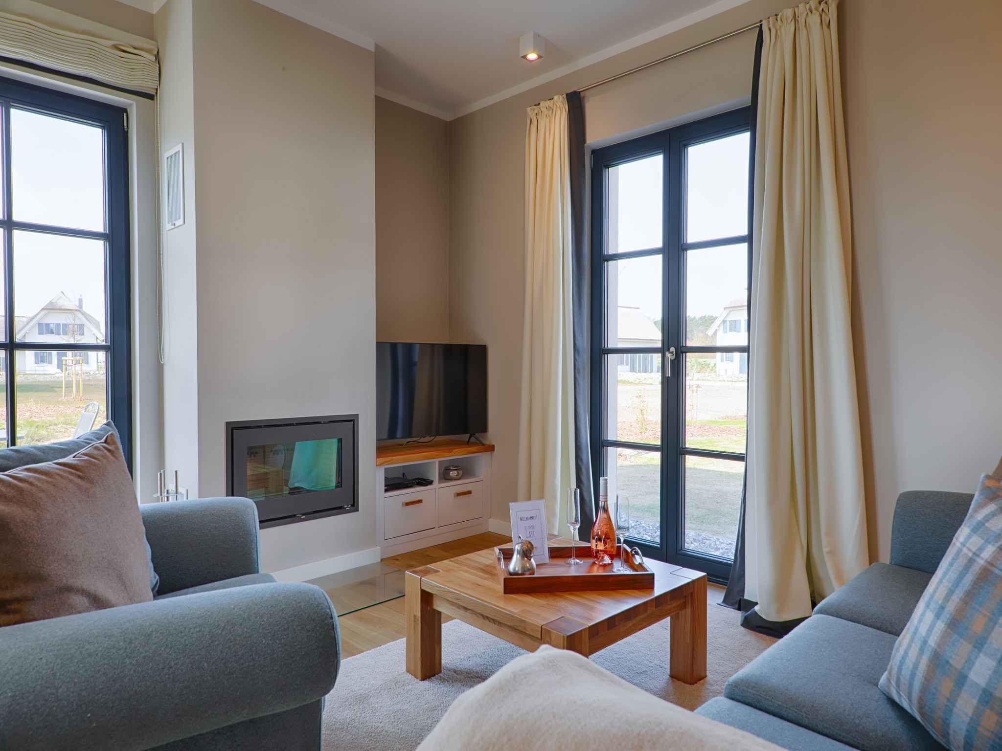 Premium Reetdachvilla mit 3 Schlafzimmern, Sauna und Kamin (F19) - Wohnzimmer