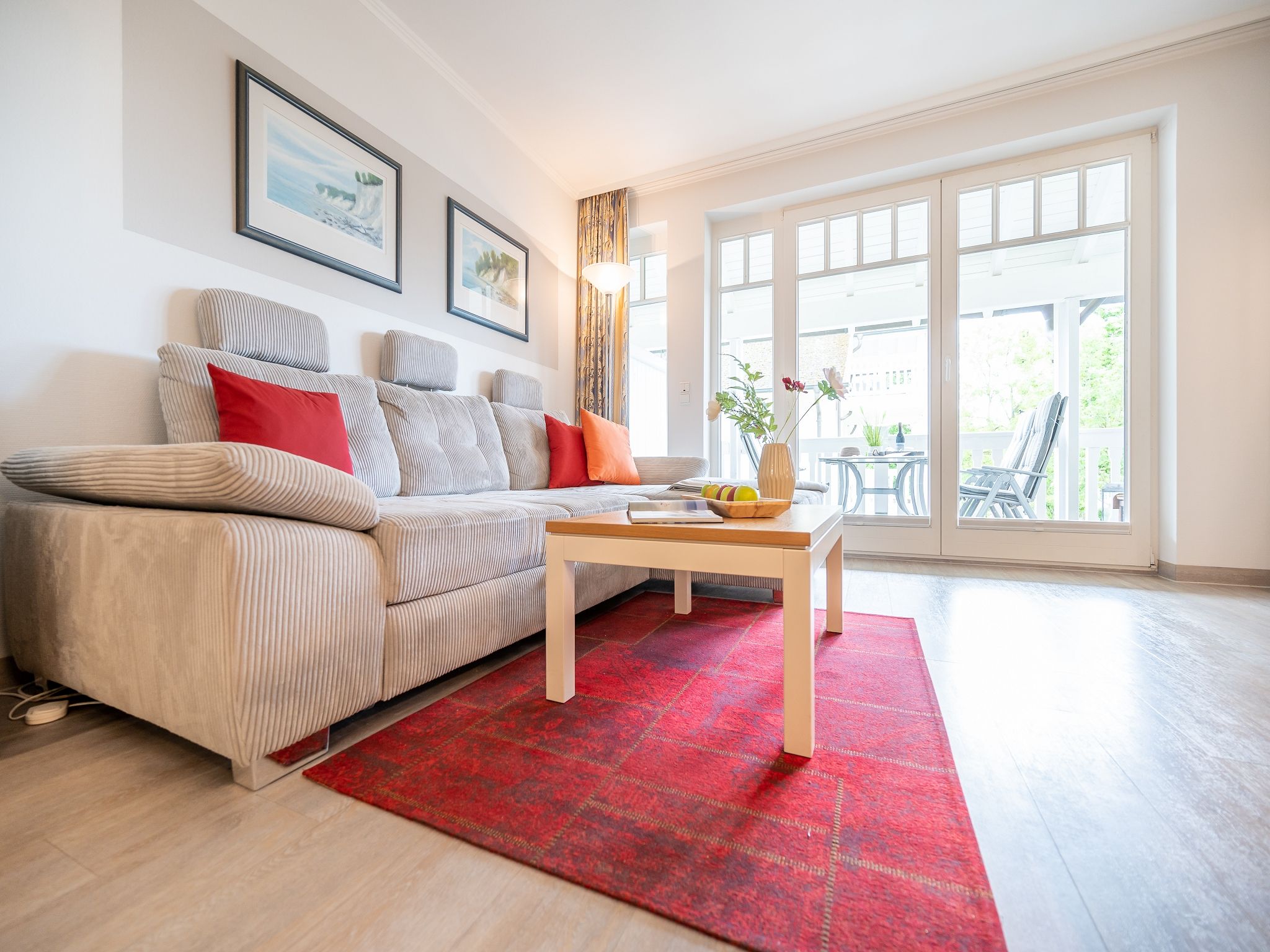 Dünenpark Binz Komfortplus Ferienwohnung mit 1 Schlafzimmer und Balkon im Obergeschoss (133) Insel Rügen - Wohnzimmer