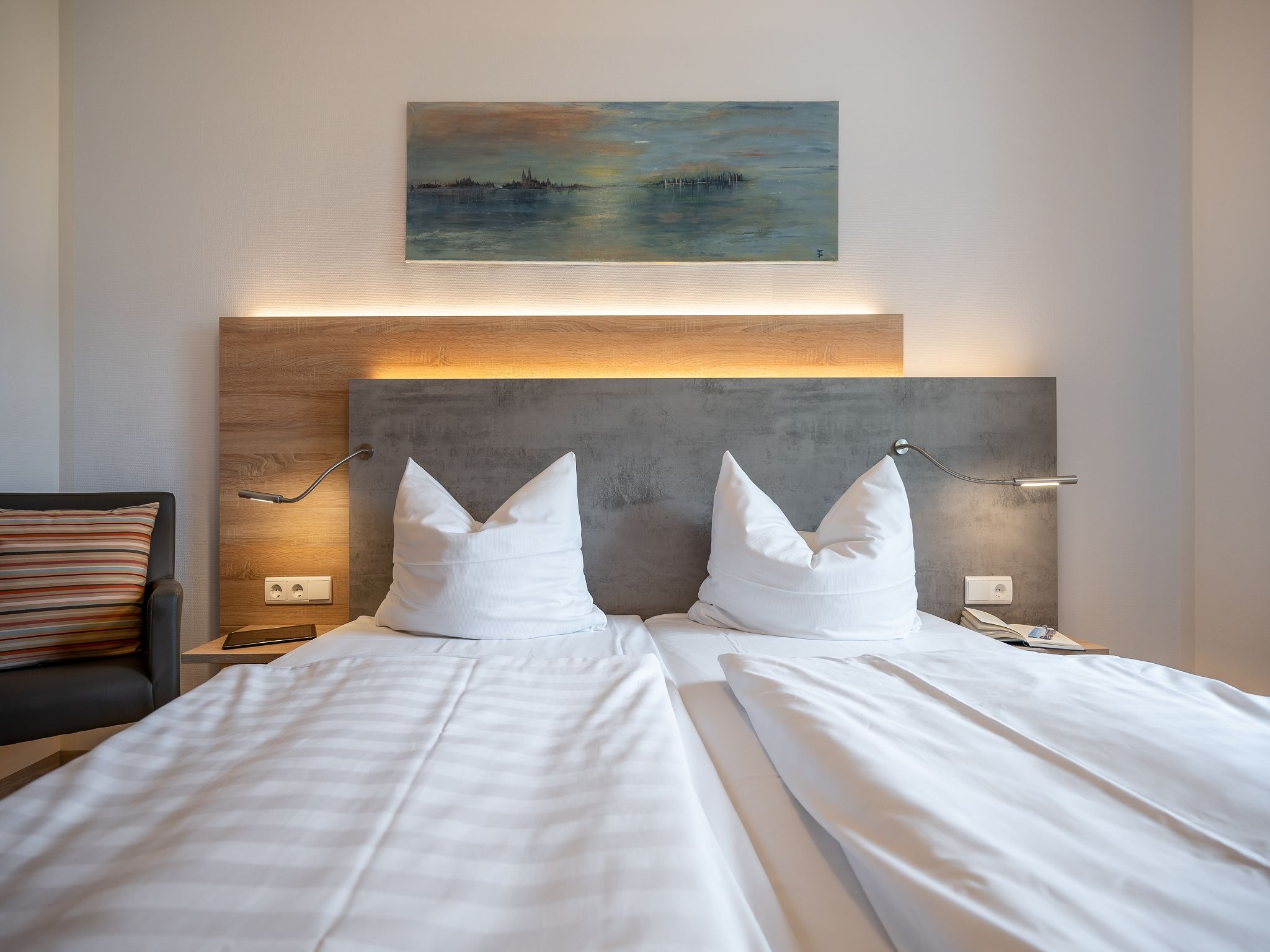 Dünenpark Binz Komfortplus Ferienwohnung mit 1 Schlafzimmer und Balkon im Obergeschoss (133) Insel Rügen - Schlafzimmer