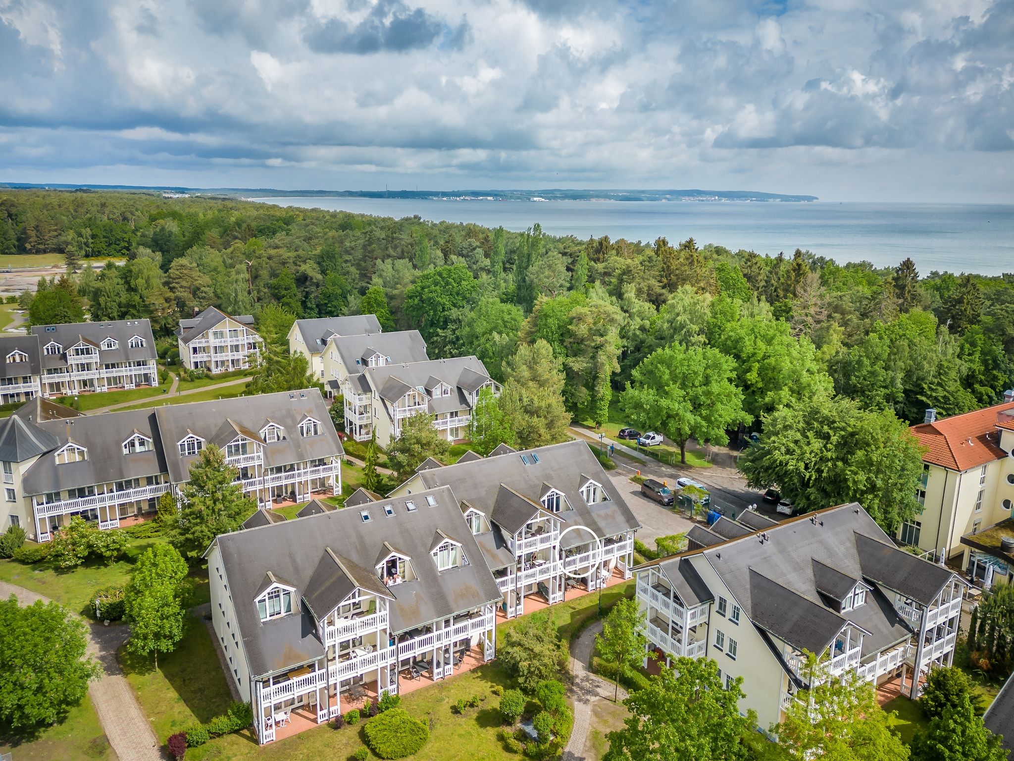 Dünenpark Binz Komfortplus Ferienwohnung mit 1 Schlafzimmer und Balkon im Obergeschoss (133) Insel Rügen - Vogelperspektive