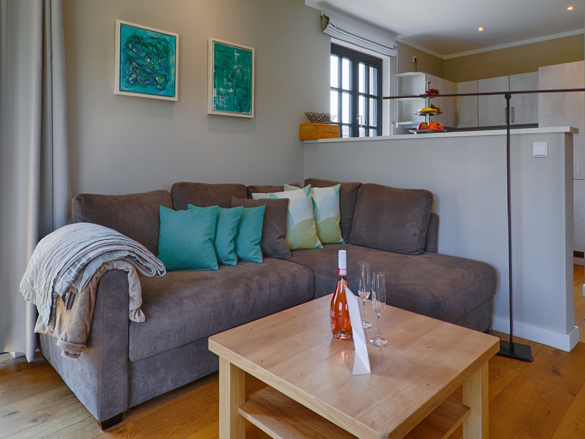 Premium Reetdachvilla mit 3 Schlafzimmern, Sauna und Kamin (F28) - Wohnzimmer