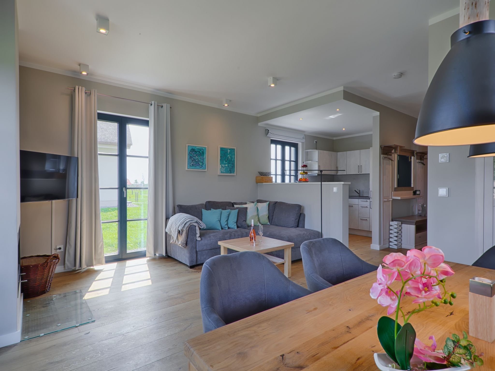 Premium Reetdachvilla mit 3 Schlafzimmern, Sauna und Kamin (F28) - Wohnzimmer