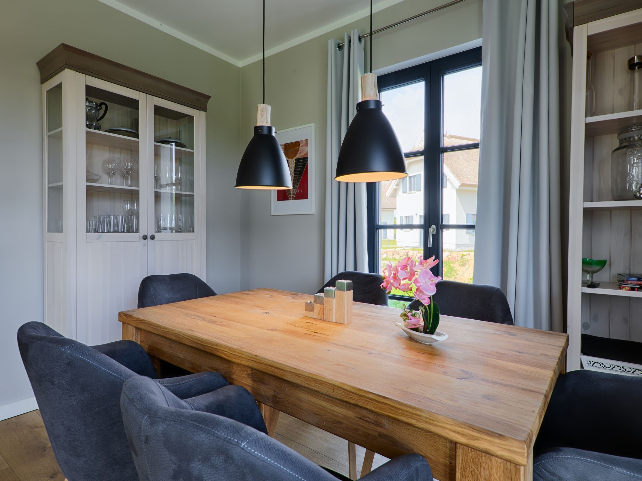 Premium Reetdachvilla mit 3 Schlafzimmern, Sauna und Kamin (F28) - Wohnzimmer