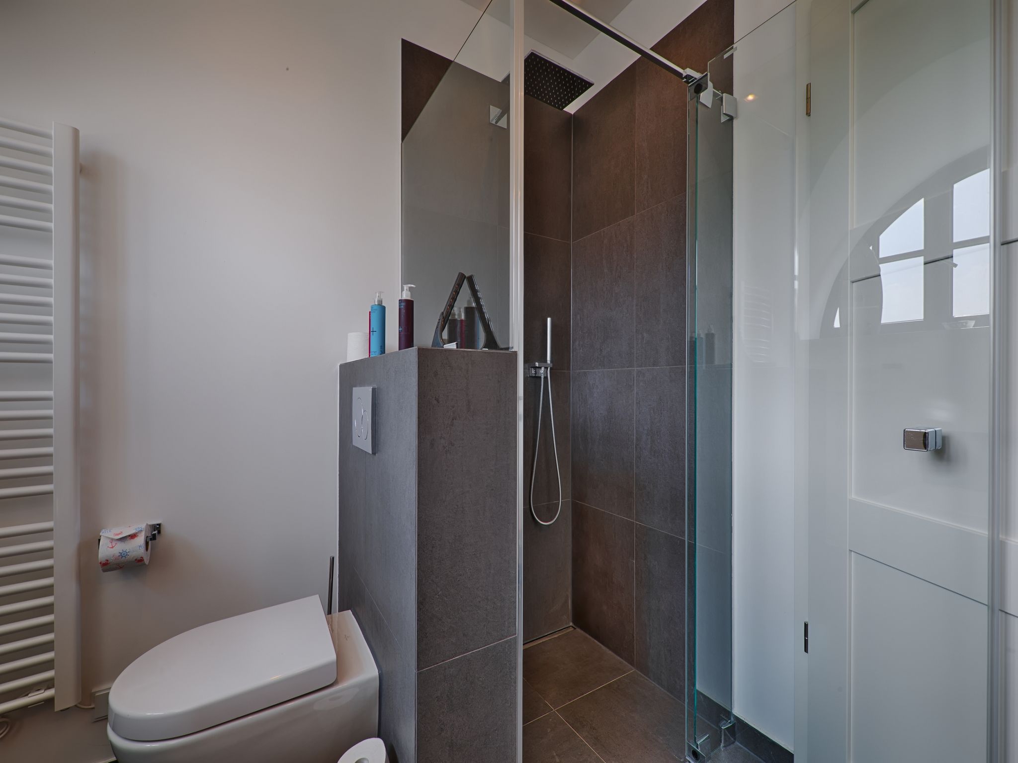 Premium Reetdachvilla mit 3 Schlafzimmern, Sauna und Kamin (F28) - Badezimmer