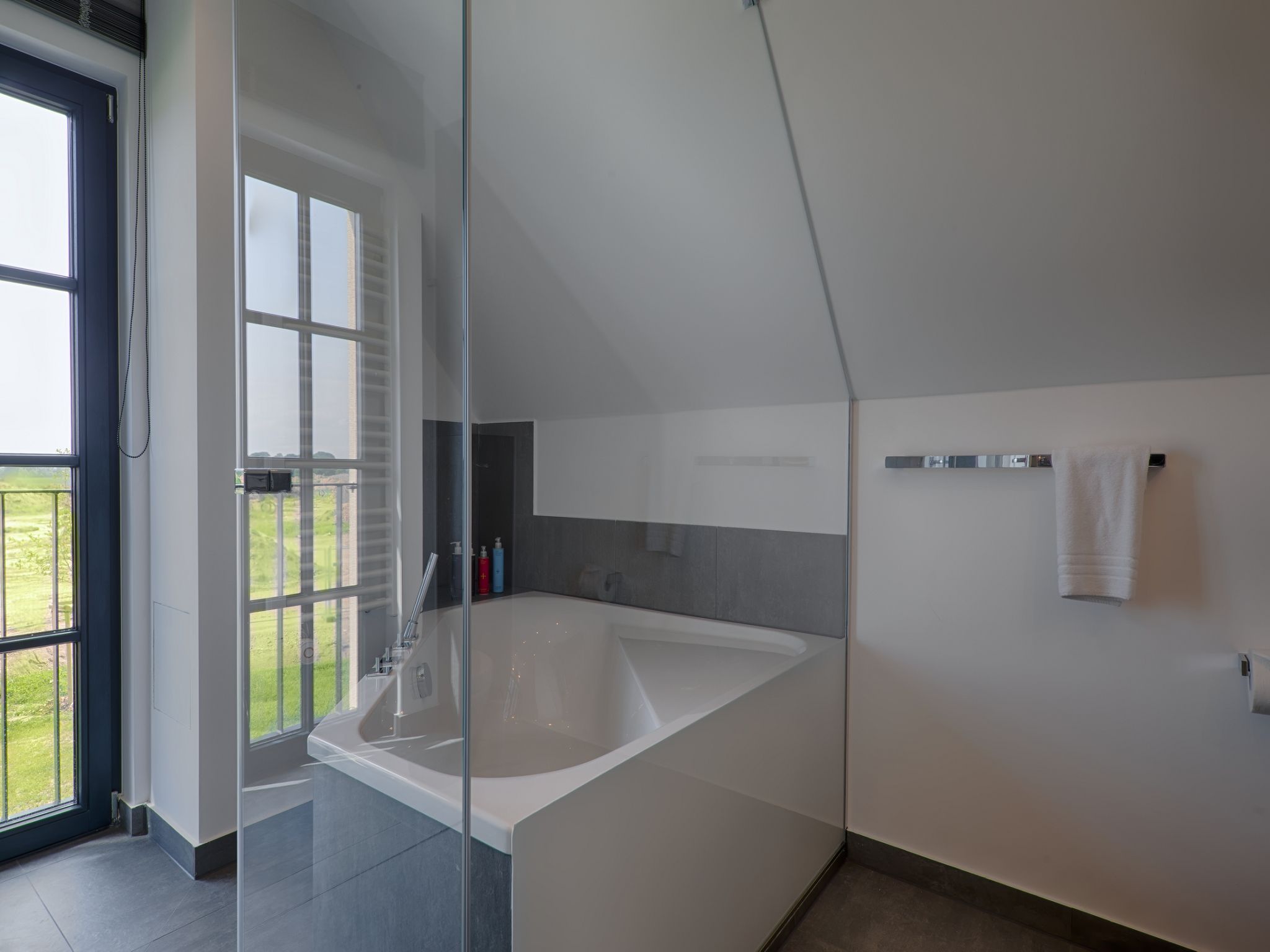 Luxus Reetdachvilla mit 3 Schlafzimmern, Sauna und Kamin (F22) - Badezimmer