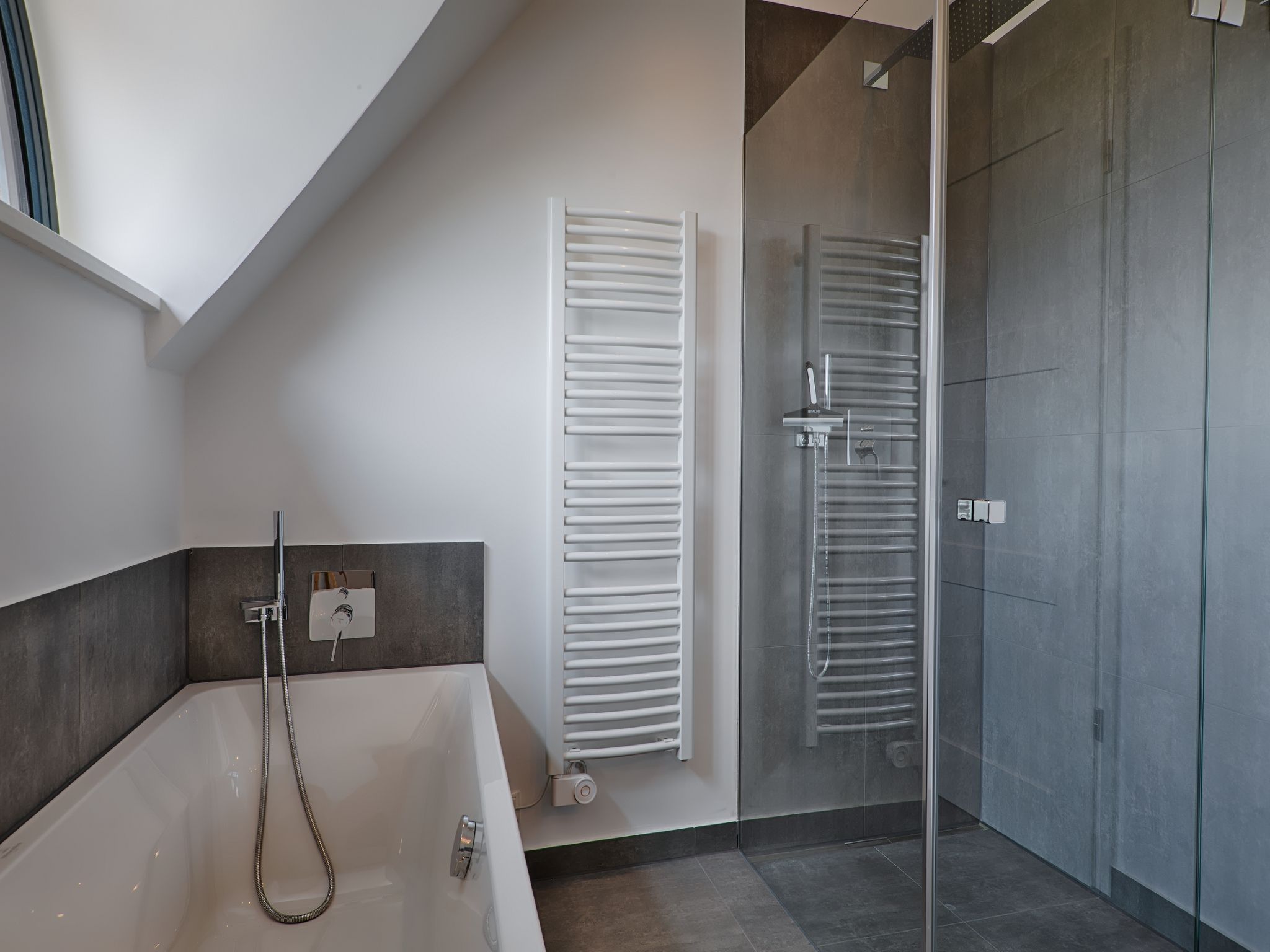 Luxus Reetdachvilla mit 3 Schlafzimmern, Sauna und Kamin (F22) - Badezimmer