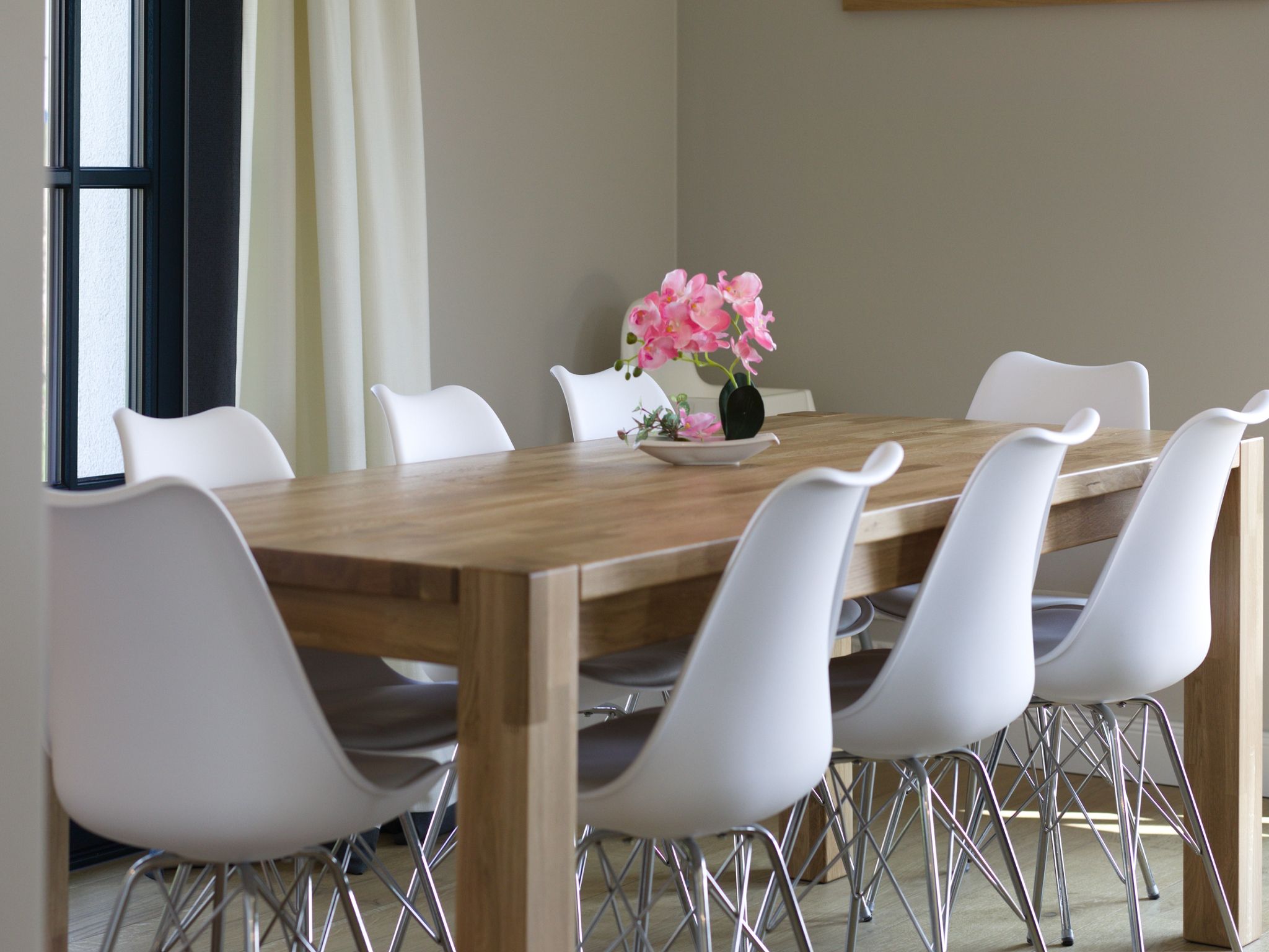 Luxus Reetdachvilla mit 3 Schlafzimmern, Sauna und Kamin (F22) - Wohnzimmer