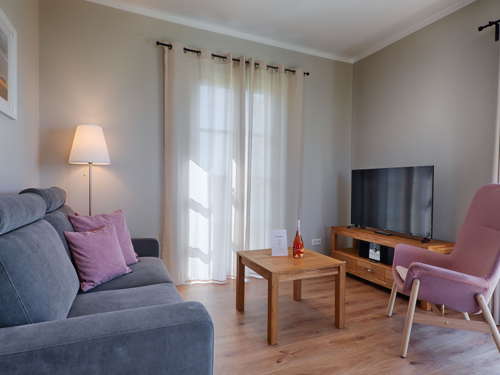 Premium Reetdachvilla mit 3 Schlafzimmern, Sauna und Kamin (F13) - Wohnzimmer