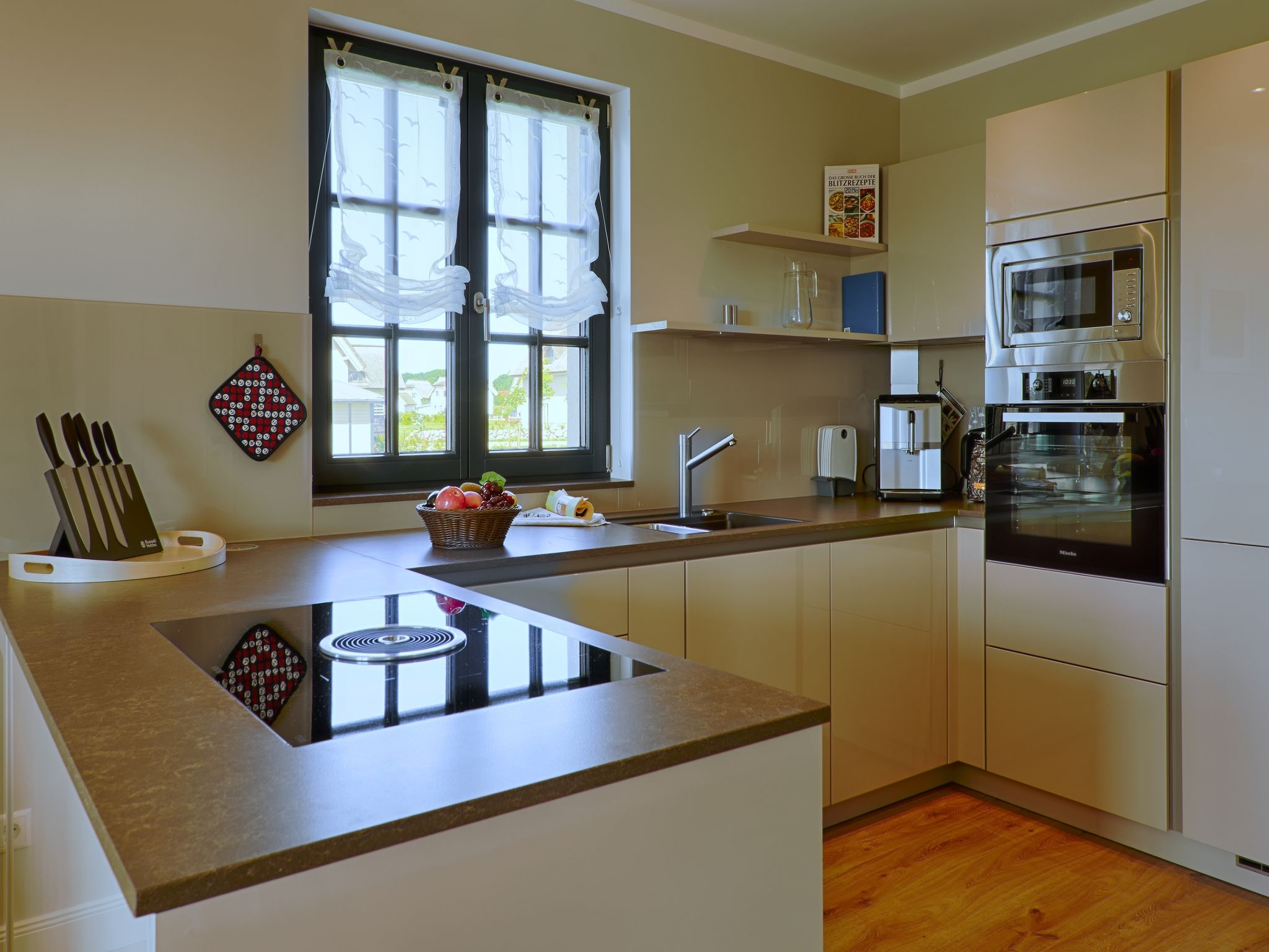 Premium Reetdachvilla mit 3 Schlafzimmern, Sauna und Kamin (F13) - Küche / Küchenzeile