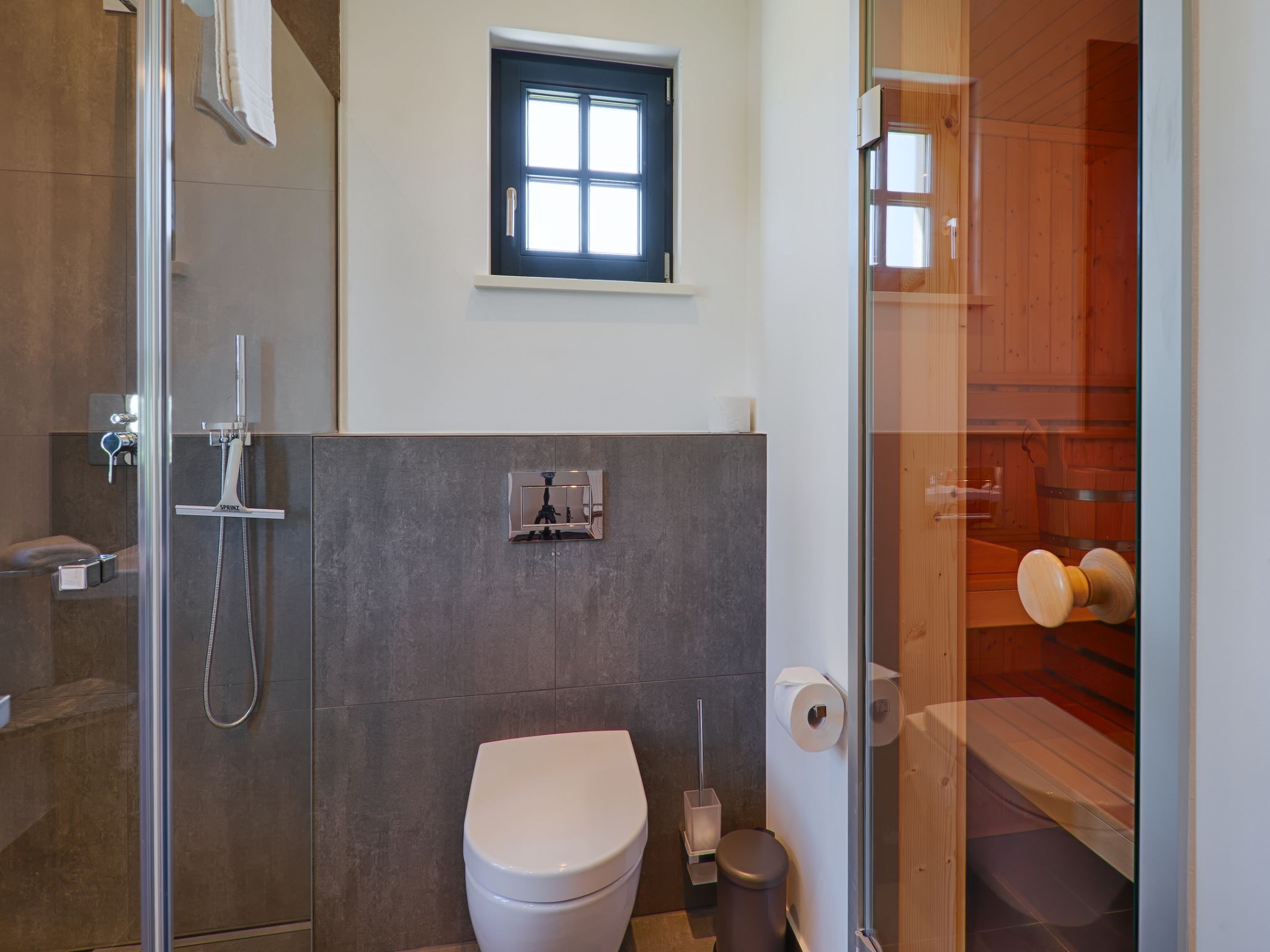 Premium Reetdachvilla mit 3 Schlafzimmern, Sauna und Kamin (F13) - Badezimmer