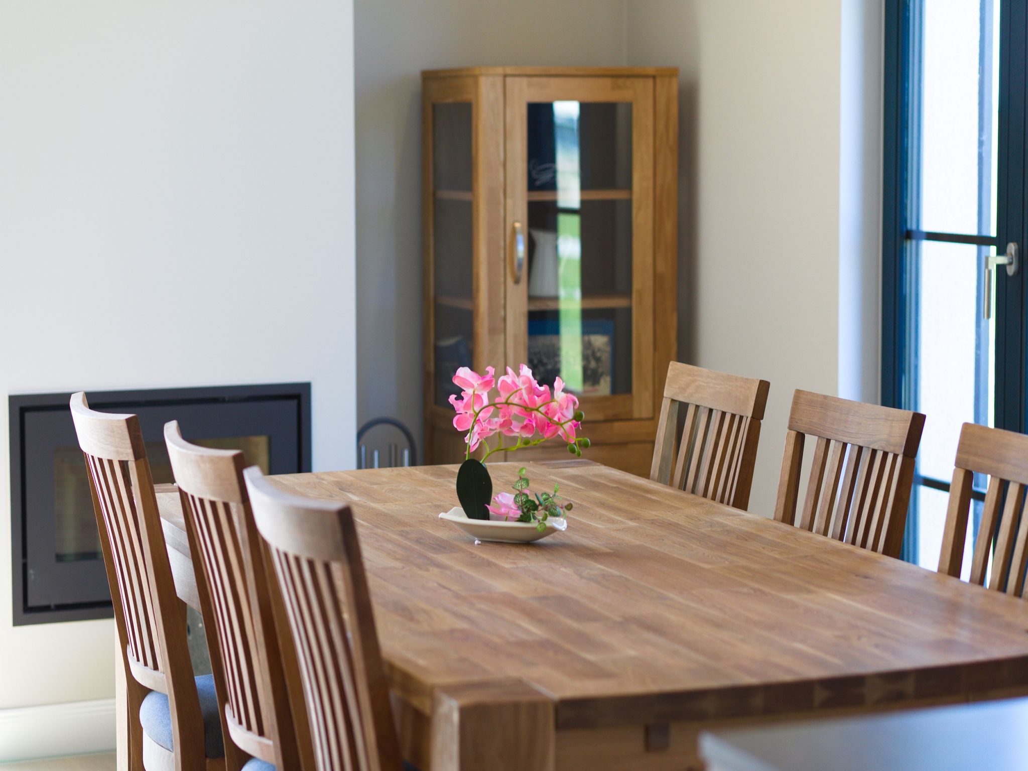 Premium Reetdachvilla mit 3 Schlafzimmern, Sauna und Kamin (F13) - Wohnzimmer