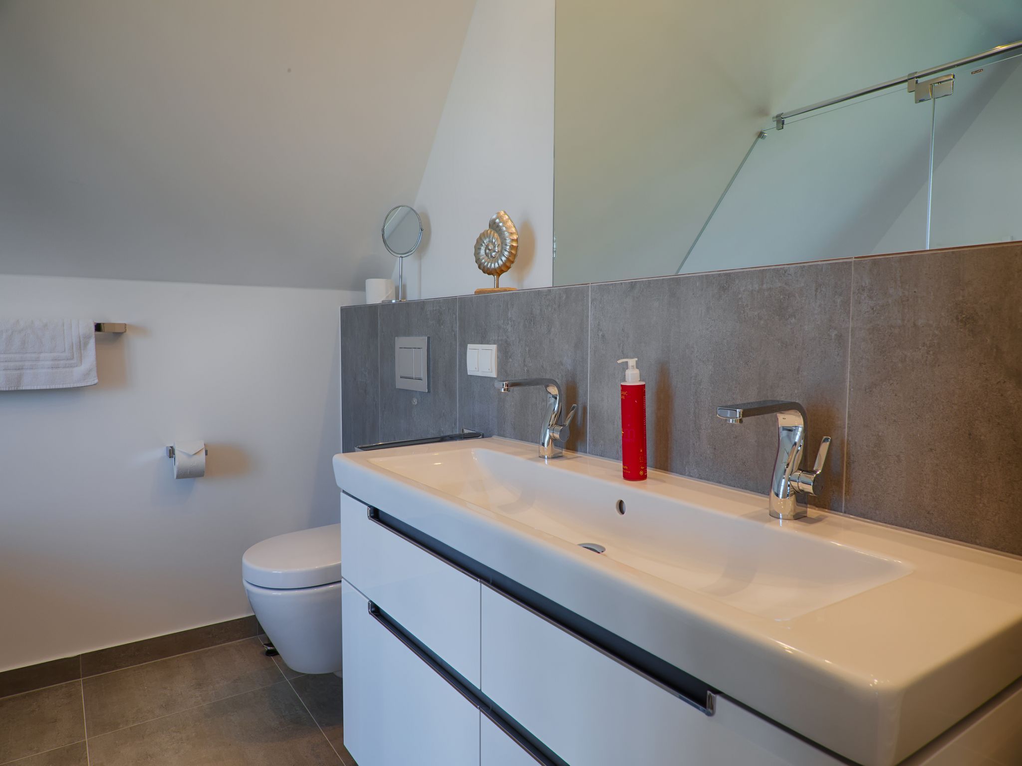 Luxus Reetdachvilla mit 3 Schlafzimmern, Sauna und Kamin (F18) - Badezimmer