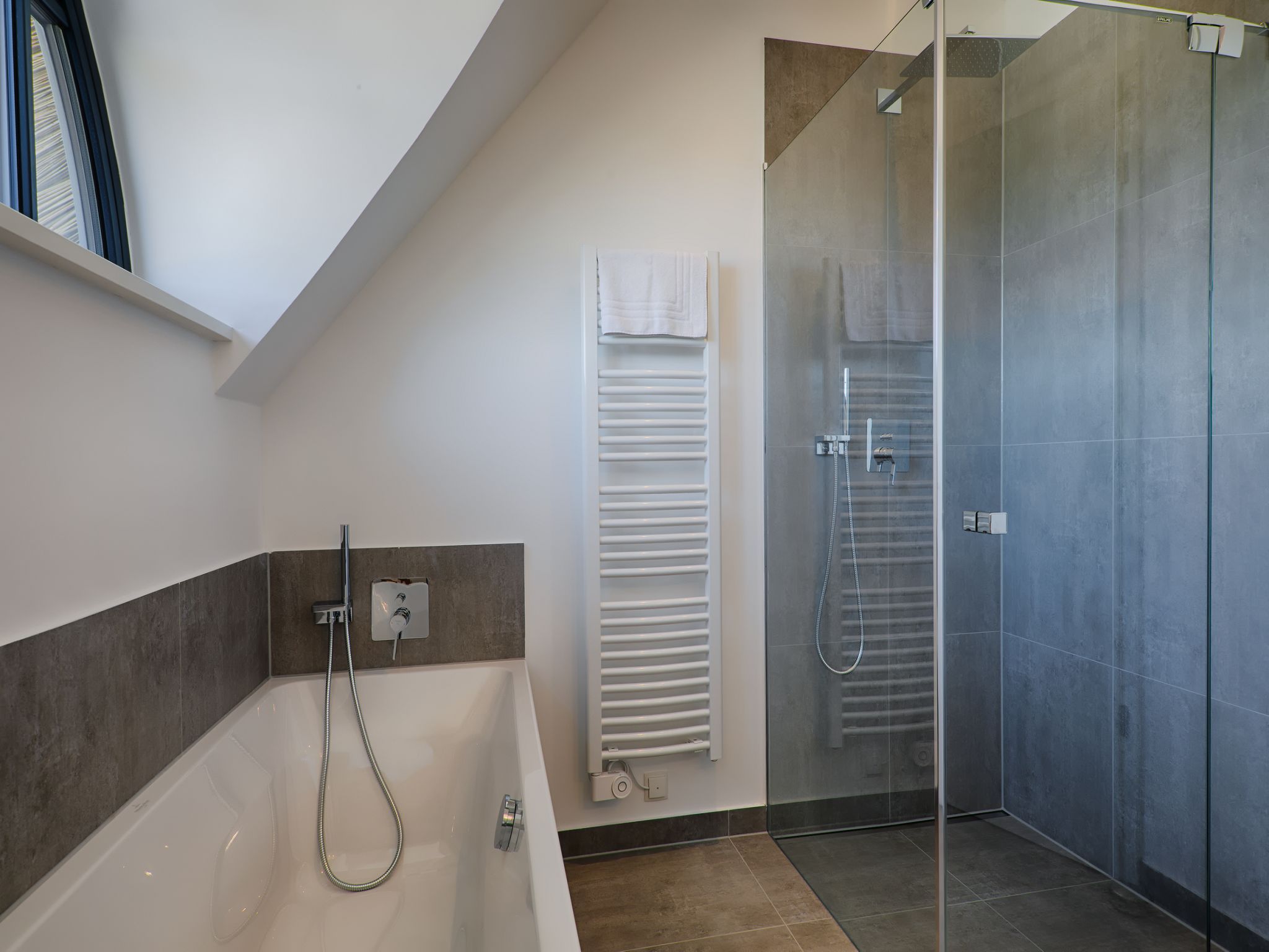 Luxus Reetdachvilla mit 3 Schlafzimmern, Sauna und Kamin (F18) - Badezimmer