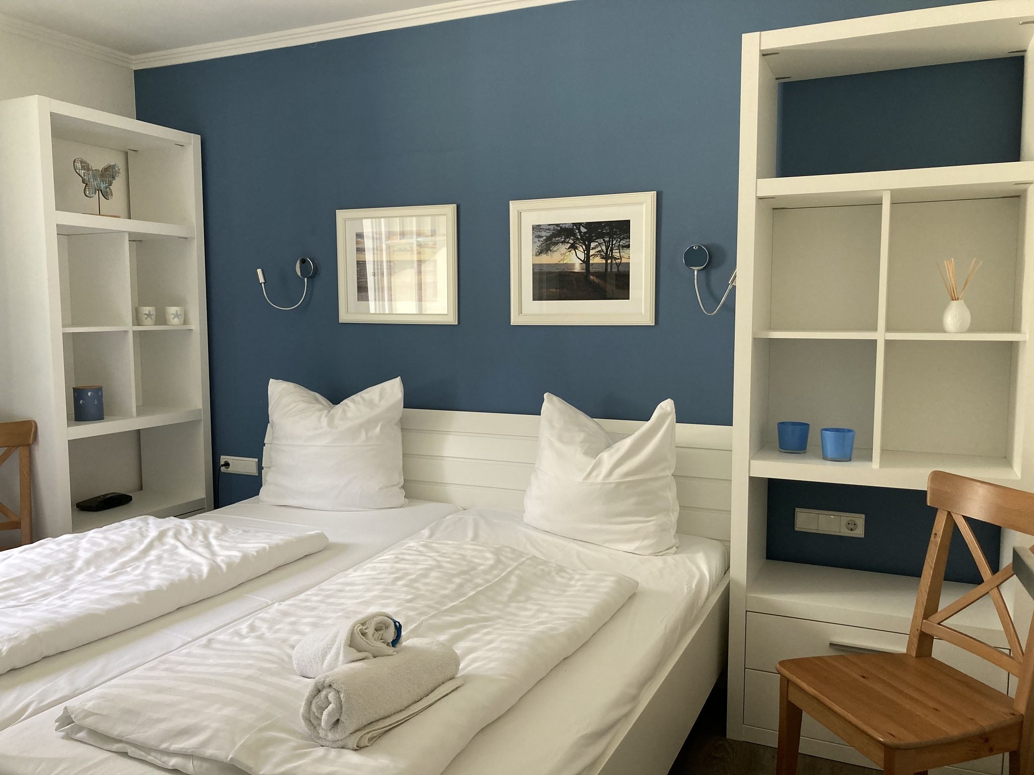 Dünenpark Binz Komfortplus Ferienwohnung mit 1 Schlafzimmer und Balkon im Obergeschoss (036) Insel Rügen - Schlafzimmer