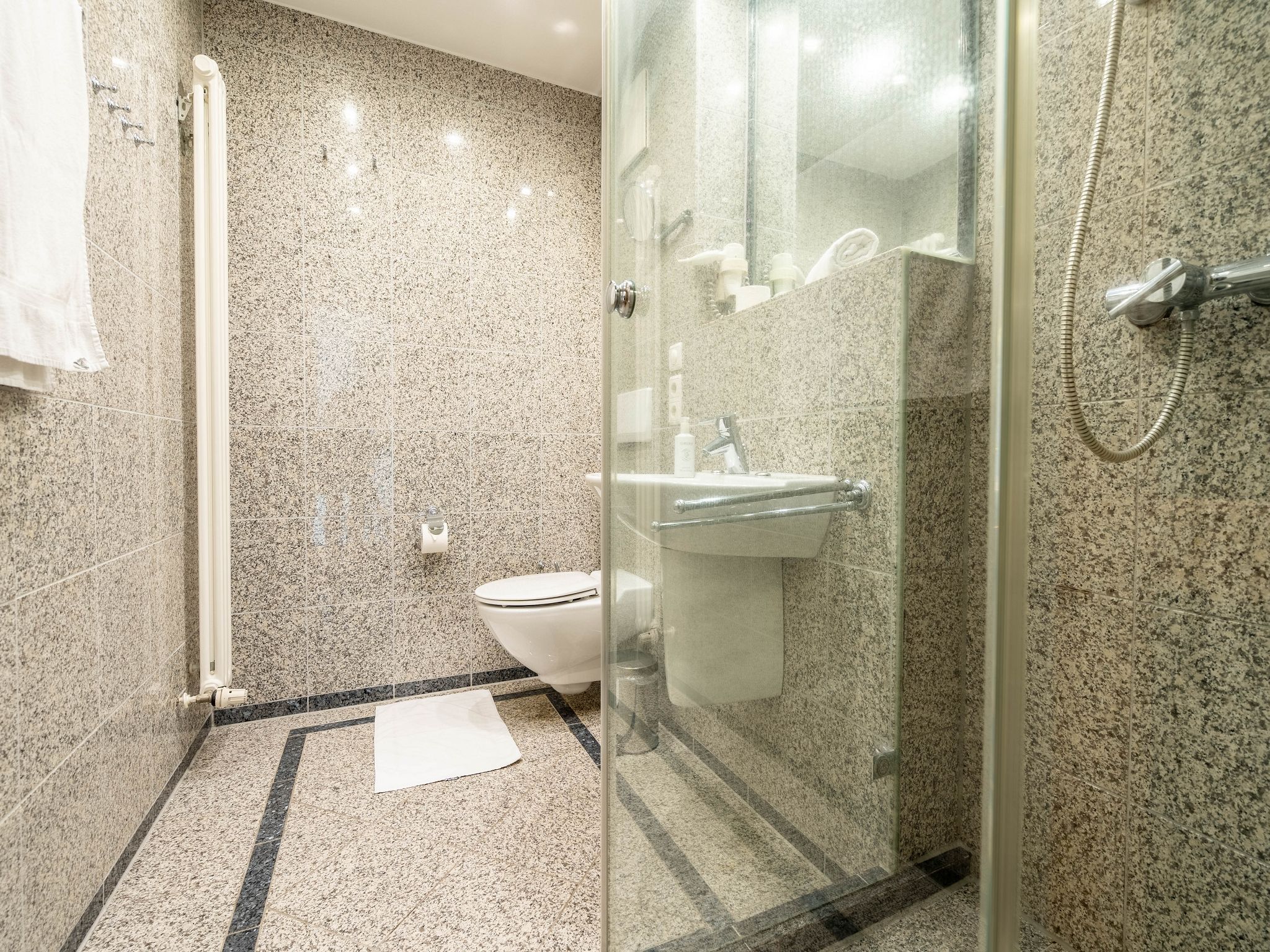 Dünenpark Binz Komfort Ferienwohnung mit 2 Schlafzimmern und Balkon im Dachgeschoss (012) Insel Rügen - Badezimmer