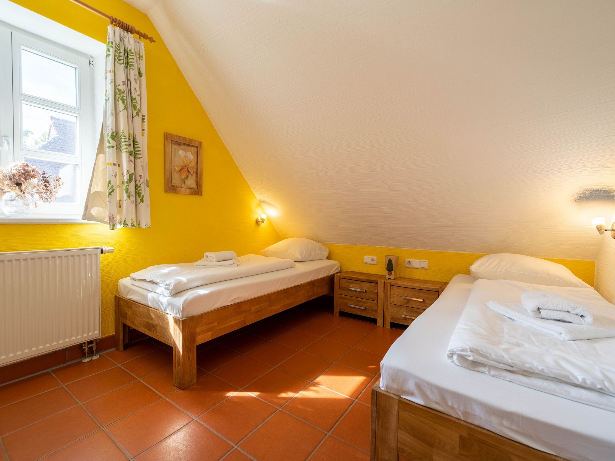 Feriendorf Rugana Komfort Ferienwohnung mit 2 Schlafzimmern und Terrasse (C48) Insel Rügen - Schlafzimmer