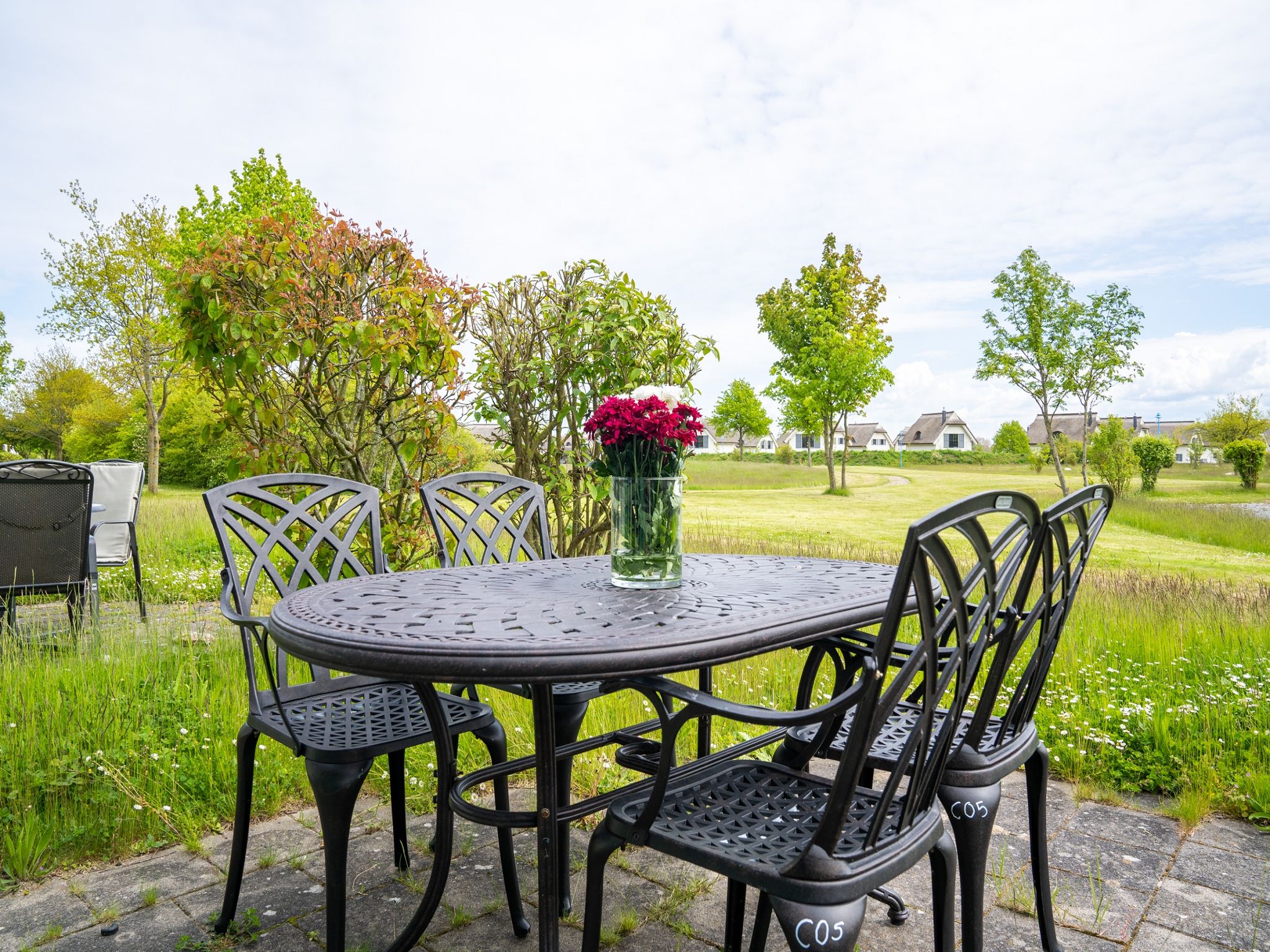 Feriendorf Rugana Komfort Ferienwohnung mit 2 Schlafzimmern und Terrasse (C05) Insel Rügen - Terrasse