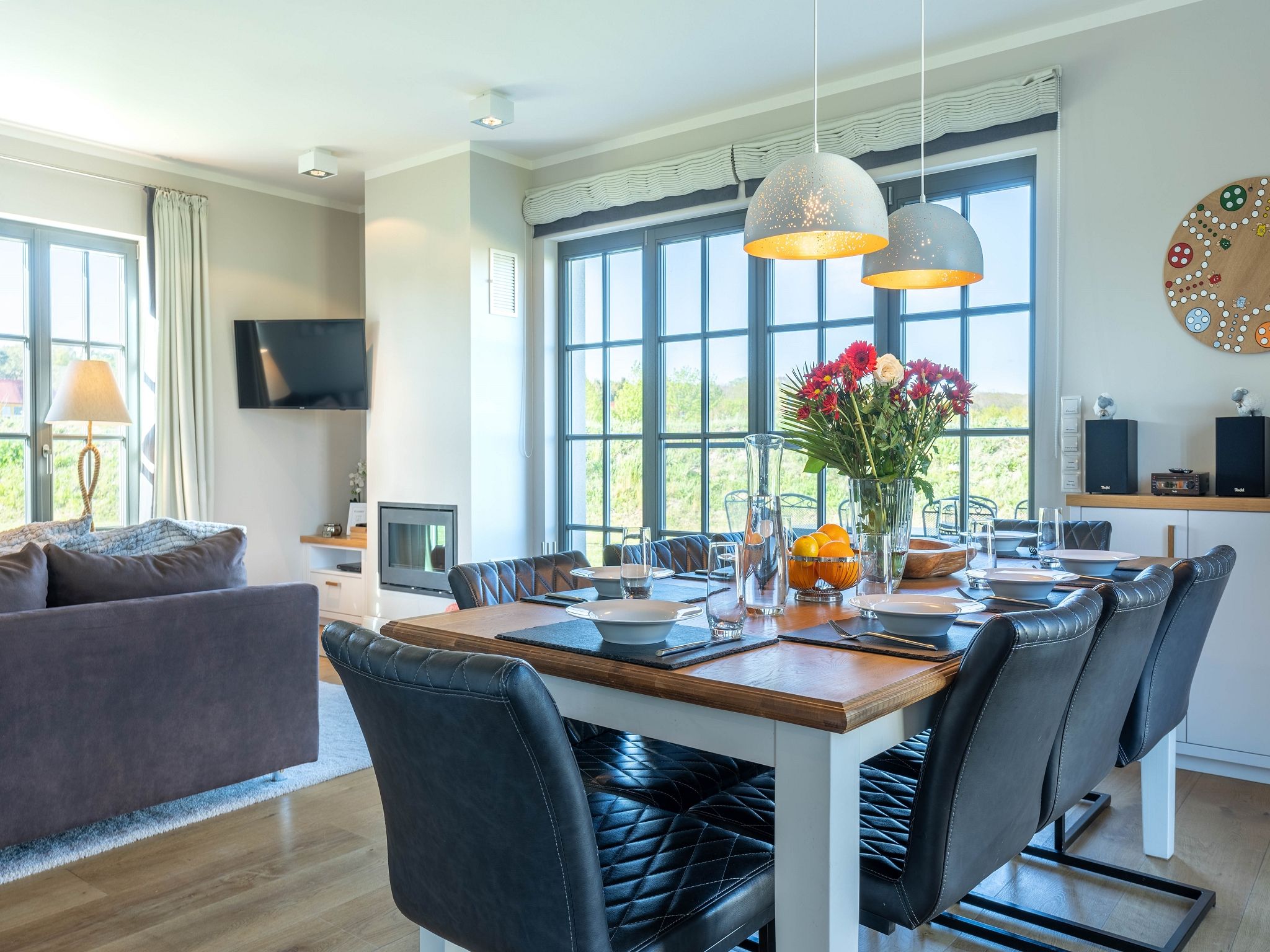 Luxus Reetdachvilla mit 3 Schlafzimmern, Sauna und Kamin (E27) - Wohnzimmer