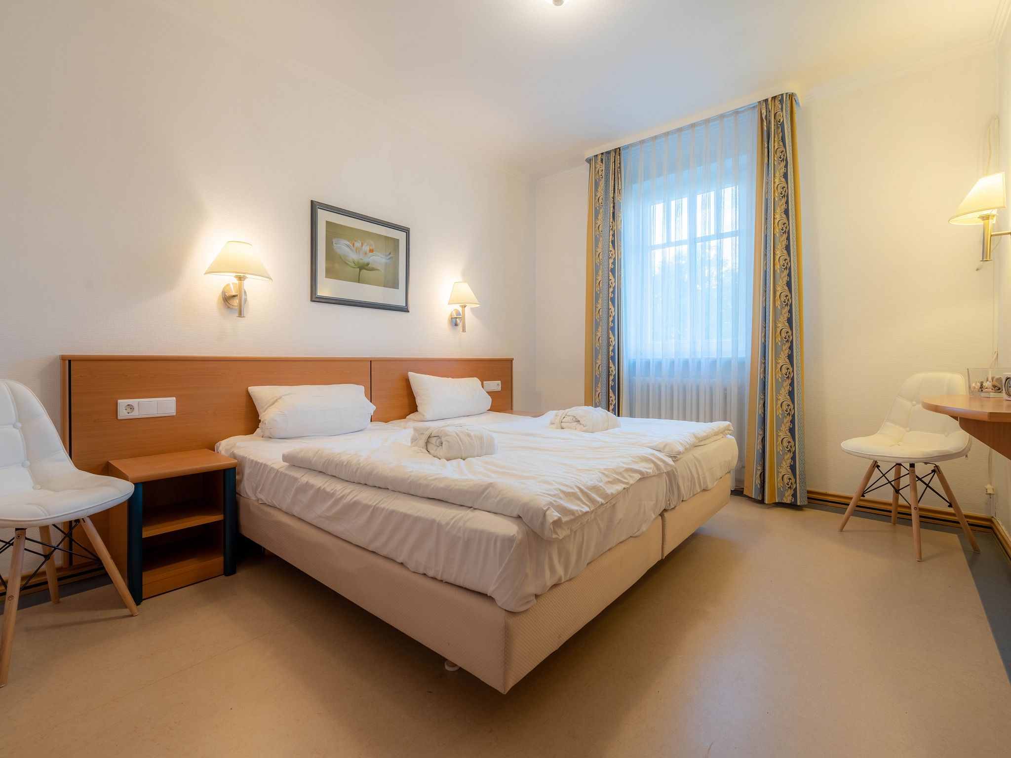 Dünenpark Binz Komfort Ferienwohnung mit 1 Schlafzimmer und Balkon im Obergeschoss (107) Insel Rügen - Schlafzimmer