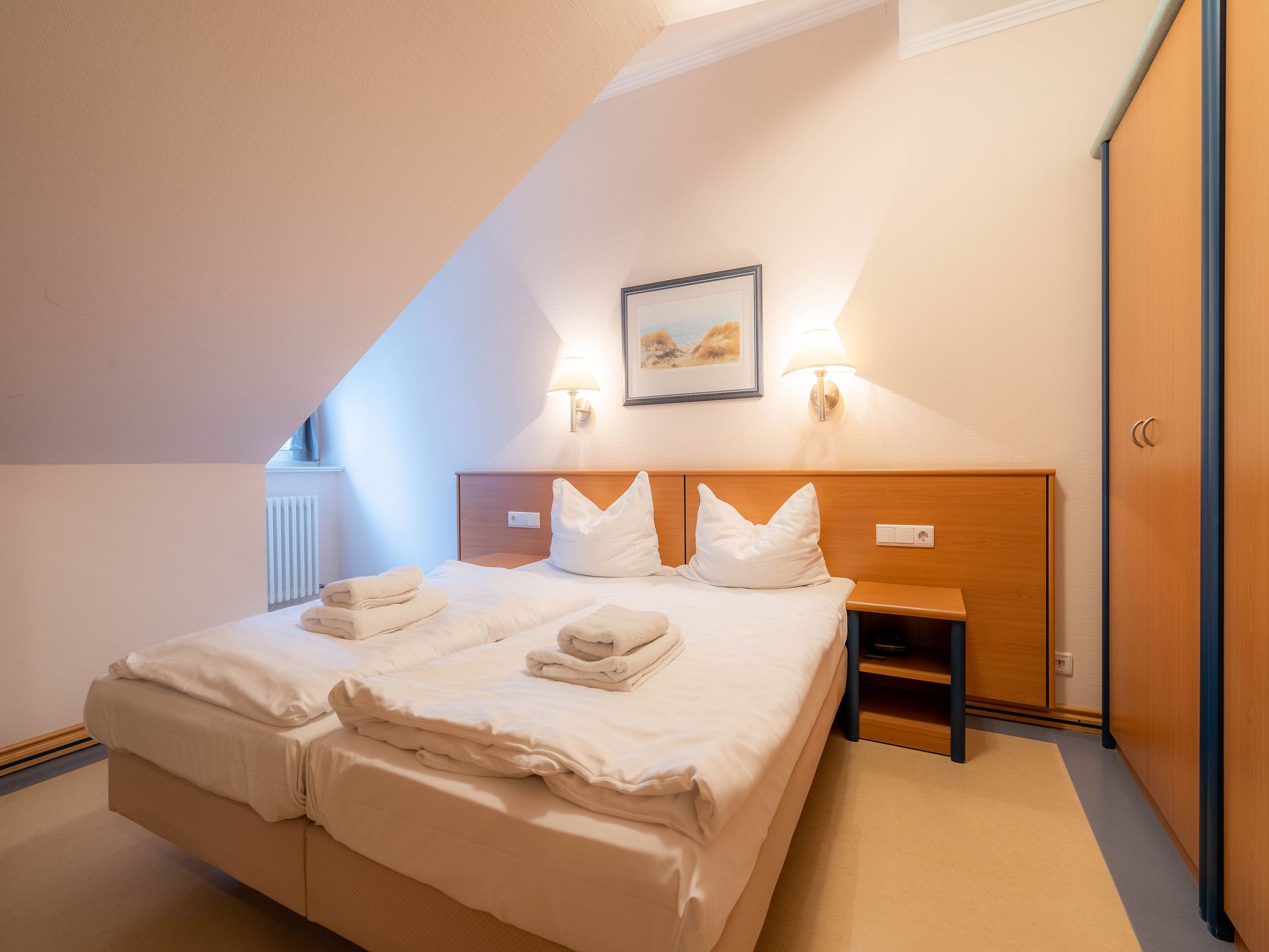 Dünenpark Binz Klassik Ferienwohnung mit 1 Schlafzimmer und Balkon im Dachgeschoss (160) Insel Rügen - Schlafzimmer