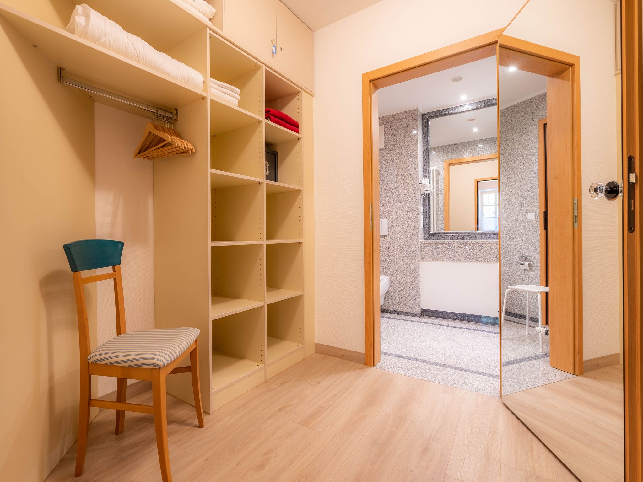 Dünenpark Binz Komfortplus Ferienwohnung mit 1 Schlafzimmer und Balkon im Obergeschoss (157) Insel Rügen - Badezimmer