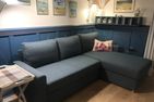 Haus Pesel Ferienwohnung *Reetblick* Norddorf auf Amrum - Wohnzimmer mit Flügeltür in den Garten in der Ferienwohnung Reetblick in Norddorf auf Amrum