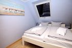  Gmelinstraße 17 b Wyk - Doppelbett mit Dachfenster