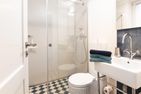  Ferienwohnung Am Warmbad Zentrum - Badezimmer