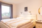  Haus am Seezeichen - Whg. Lürßen Wittdün - Schlafzimmer mit Doppelbett in der Wohnung Lürßen