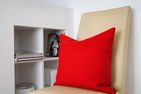 Amrumer Welle Ferienwohnung „Aalto" Wittdün auf Amrum - Stuhl mit Kissen in der Ferienwohnung Aalto in Wittdün auf Amrum