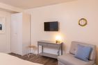  Amrumer Strandhaven Wittdün - Schlafzimmer mit TV in der Ferienwohnung Amrumer Strandhaven in Wittdün