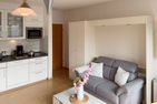 Haus *Südspitze 18* Ferienwohnung Südspitze 18/6 - Meerblick Wittdün auf Amrum - Wohnzimmer der Ferienwohnung Südspitze 18/6 Meerblick in Wittdün auf Amrum