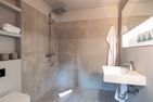  Nannings Huis Oevenum - Das Duschbad befindet sich im Erdgeschoss. Der Eintritt in die Dusche ist bodengleich.