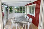  (51) Ferienhaus Hossmo am Fluss in Ostseenähe bei Kalmar Smaland - Eingeglaste Terrasse mit großem Esstisch