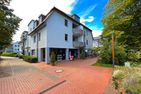  Hanse-Hof Boltenhagen - Nordseite mit Geschäften im Haus