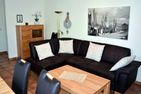  Feldstraße 15b, Whg. 7, "Friesenperle 7" Wyk - Couch im Wohnzimmer