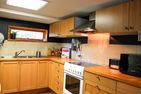 (1) Graues Sommerhaus in Schweden am See mit Boot Smaland - 