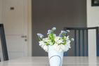  (1) Graues Sommerhaus in Schweden am See mit Boot Smaland - 