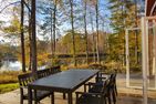 (14) Villa Kunterbunt am See in Schweden - 2 Häuser in einem Paket Smaland - Terrasse