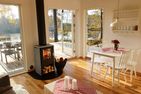  (14) Villa Kunterbunt am See in Schweden - 2 Häuser in einem Paket Smaland - Seeblick aus der ausgebauten Scheune