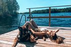  (14) Villa Kunterbunt am See in Schweden - 2 Häuser in einem Paket Smaland - Die Seeterrasse am kleinen Häuschen am See