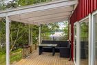  (30) Ferienhaus am Älmeshultasjön in Schweden Smaland - Ab 2023: Dir hälfte der Terrasse am Haus wurde nun überdacht