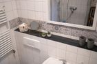  Ferienwohnung Stadthuuske unnern Ostfriesland - Badezimmer