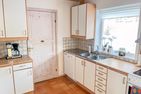  (55) Ferienhaus "Holmen" in Schweden am See Nömmen Smaland - Küche mit Geschirrspüler und allem nötigen