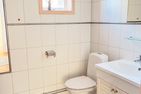  (55) Ferienhaus "Holmen" in Schweden am See Nömmen Smaland - Badezimmer mit Dusche & Waschmaschine