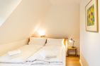  Iris neu - Reetdachhaus Petersen Nebel - 
