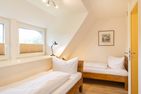  Iris neu - Reetdachhaus Petersen Nebel - 