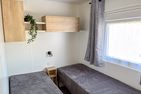 (49) Haus auf Rädern am See mit Boot, Badestelle, Sauna und Zaun Smaland - Schlafzimmer 3 mit 2 Einzelbetten oder 1 Einzelbett
