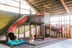 Landvergnügen Landvergnügen links Schmallenberg - IndoorspielplatzIndoorspielplatz mit Rutsche Hof Köhne